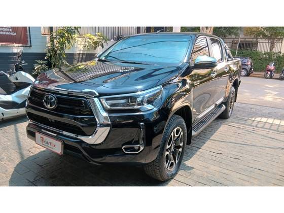 TOYOTA HILUX 2.8 D-4D TURBO DIESEL CD SRX 4X4 AUTOMÁTICO TOYOTA HILUX 2.8 D-4D TURBO DIESEL CD SRX 4X4 AUTOMÁTICO